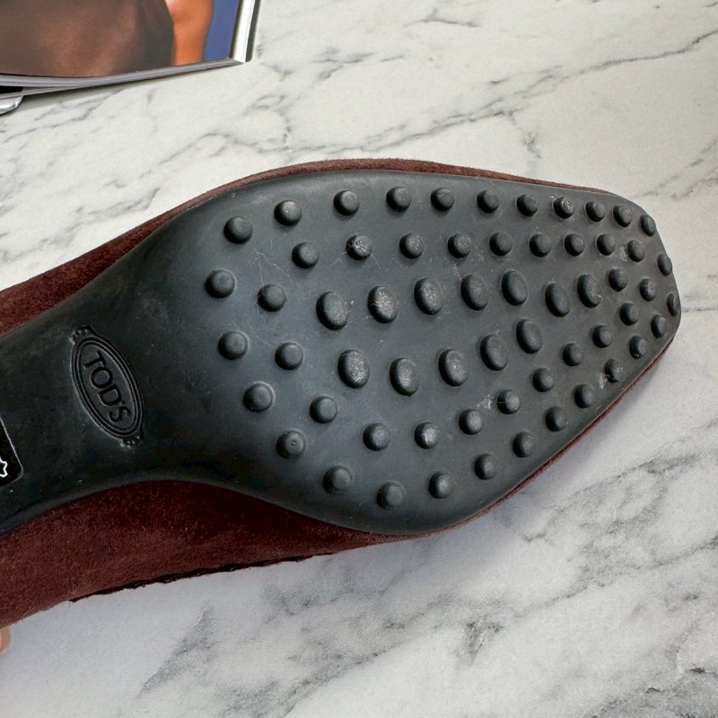 🎊個性又舒適 TODS 深咖色麂皮高跟鞋-8