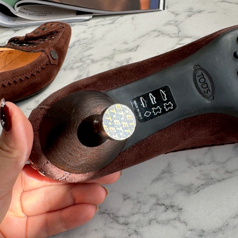 🎊個性又舒適 TODS 深咖色麂皮高跟鞋-10
