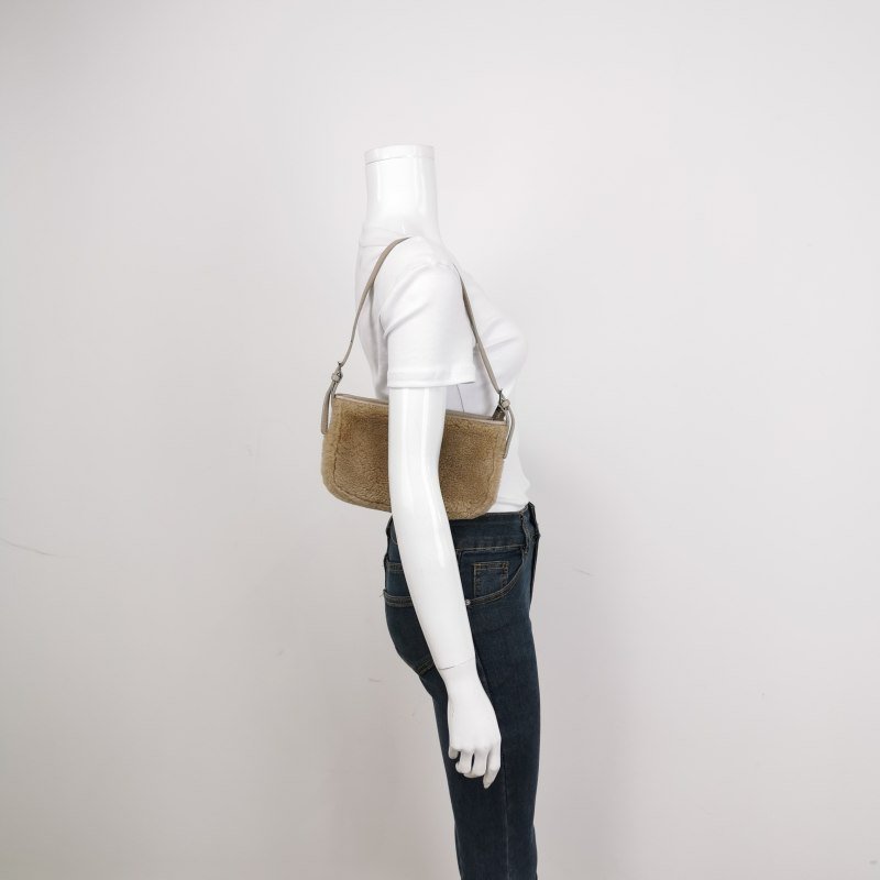 Loewe牛皮純色拉鏈單肩包-1