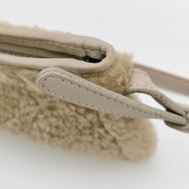 Loewe牛皮純色拉鏈單肩包-8