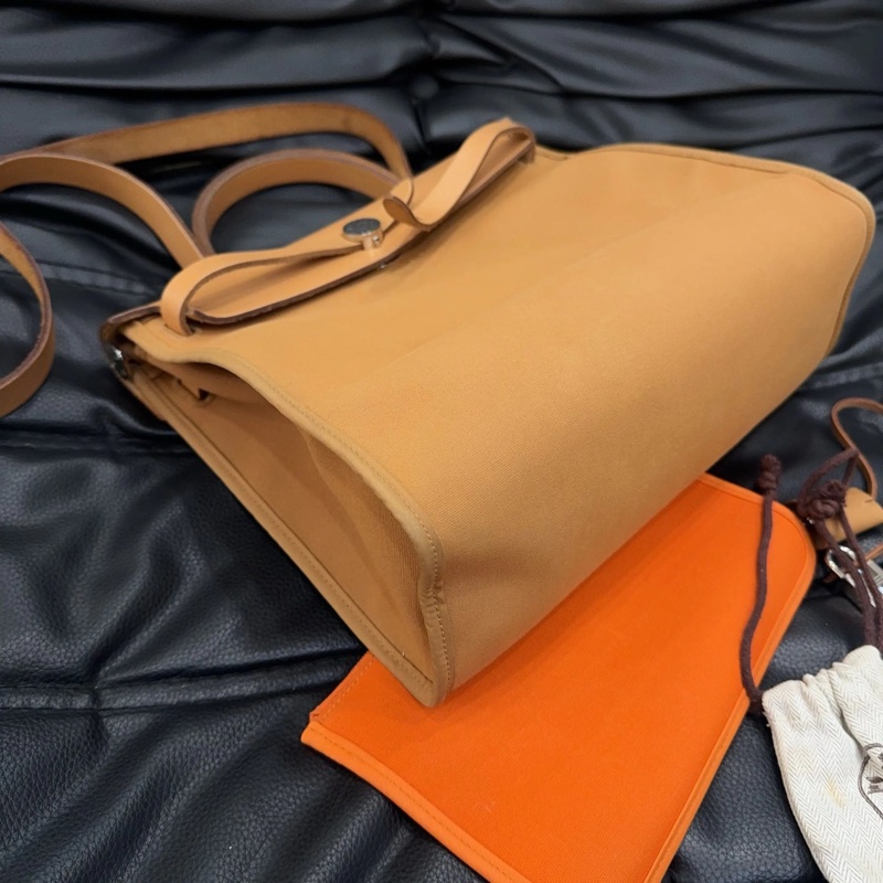 hermes 愛馬仕 herbag31 金棕拼橙色 雙色 帆布包 31×25 配件:鑰匙 鎖 掛件 防塵袋。復古時髦性價比之選。-7