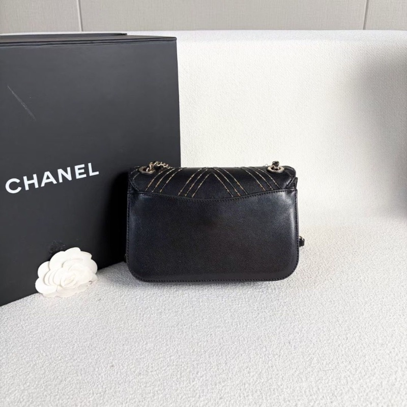 Chanel古巴系列V紋刺繡郵差包黑色 金扣 牛皮19*14*6.5 9新 配件塵袋 保卡-3