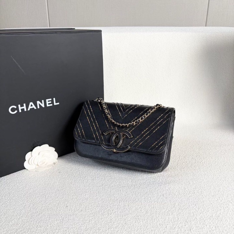 Chanel古巴系列V紋刺繡郵差包黑色 金扣 牛皮19*14*6.5 9新 配件塵袋 保卡-7