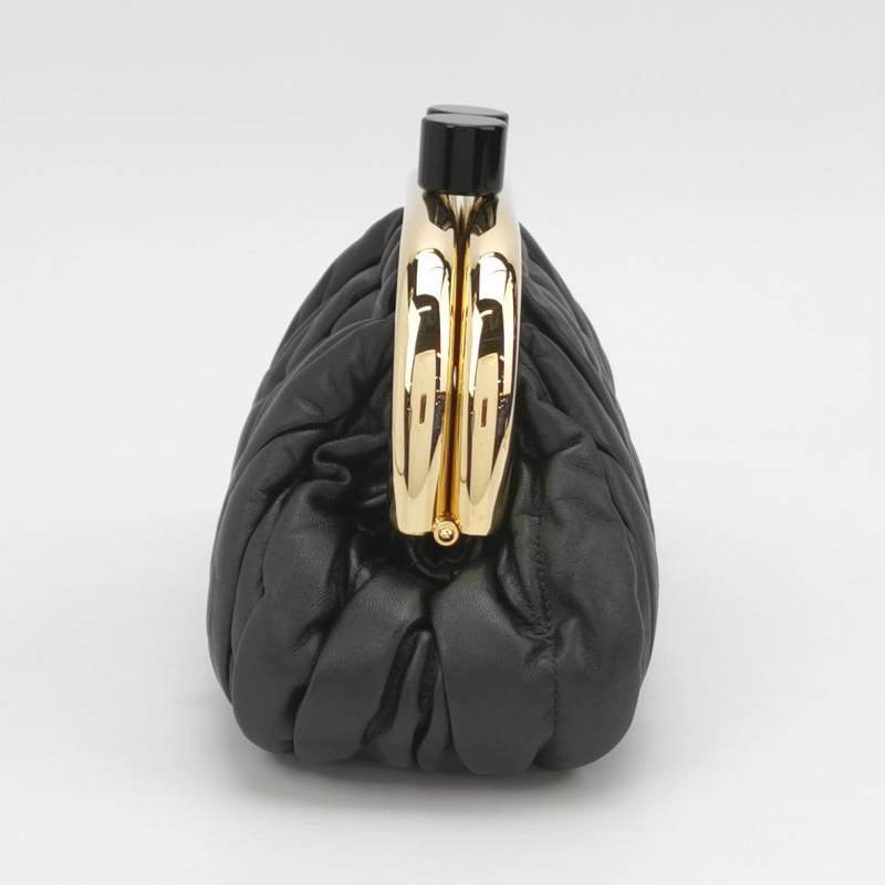 Miu Miu Belle羊皮純色字母Logo褶皺斜挎包單肩包-2