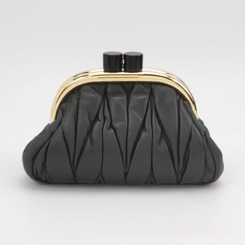 Miu Miu Belle羊皮純色字母Logo褶皺斜挎包單肩包-4