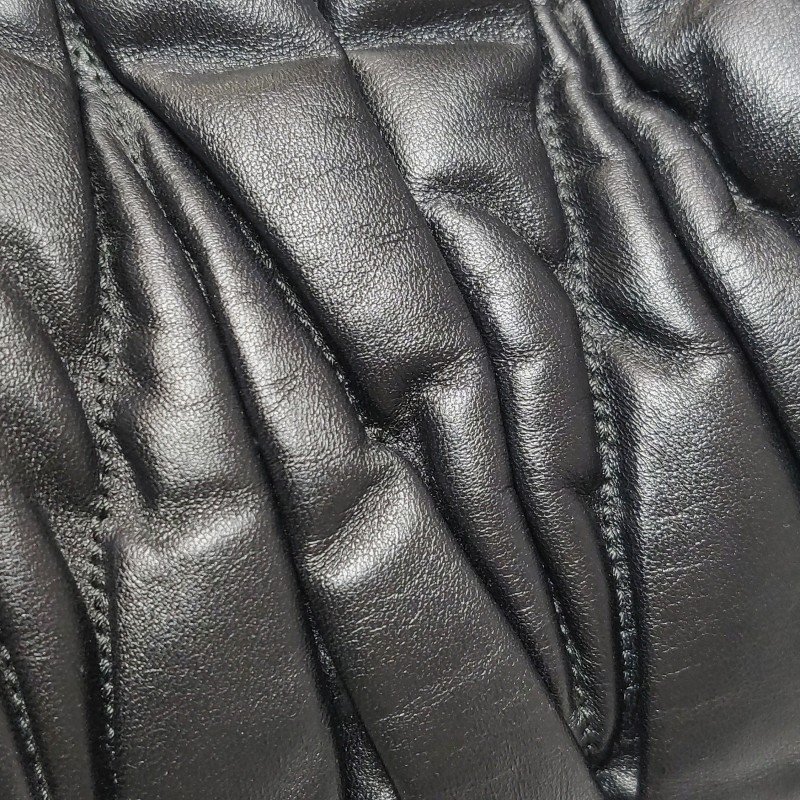 Miu Miu Belle羊皮純色字母Logo褶皺斜挎包單肩包-13