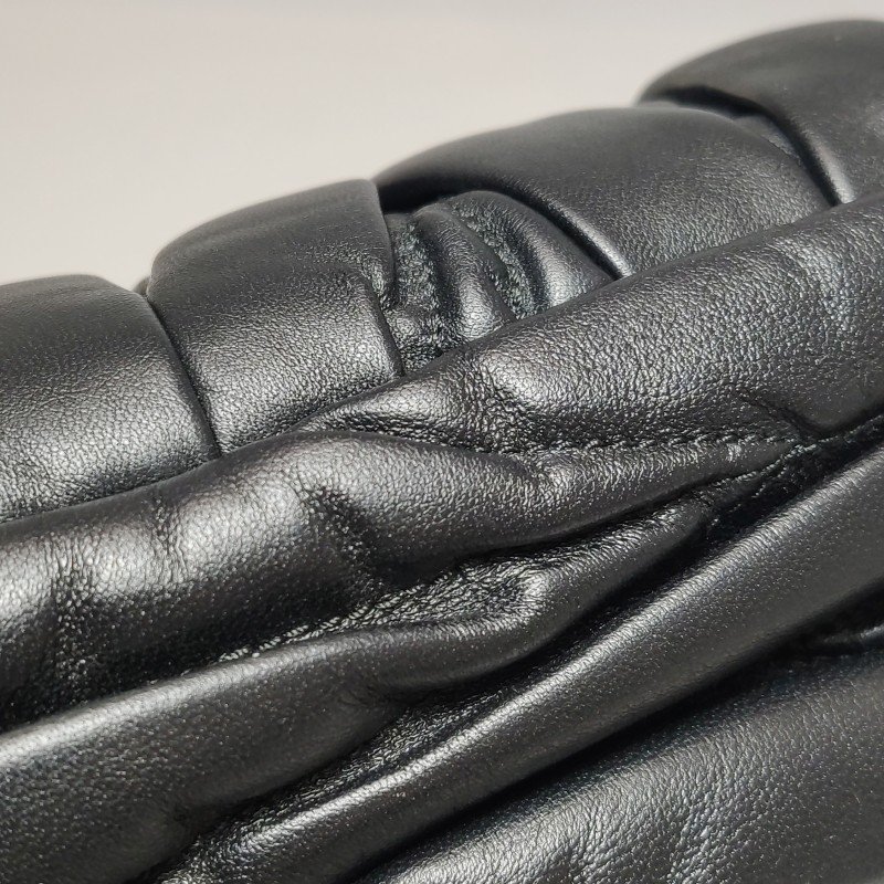 Miu Miu Belle羊皮純色字母Logo褶皺斜挎包單肩包-15