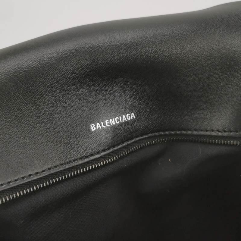Balenciaga牛皮純色菱格絎縫B扣飾手拿包-6