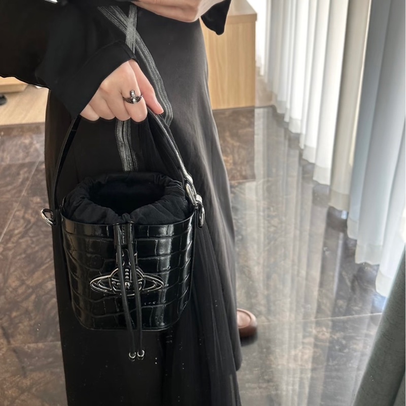 Vivienne Westwood Daisy 仿鱷魚皮紋水桶包-6