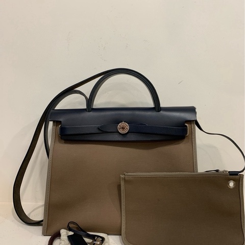 Hermes愛馬仕 herbag31 熱門風衣灰配色 熱門經典款 男女可背 福利價。