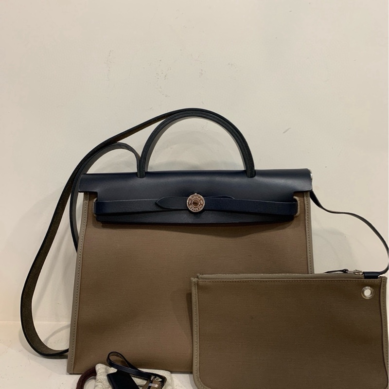 Hermes愛馬仕 herbag31 熱門風衣灰配色 熱門經典款 男女可背 福利價。-0