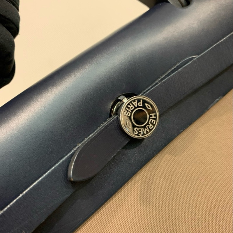 Hermes愛馬仕 herbag31 熱門風衣灰配色 熱門經典款 男女可背 福利價。-1