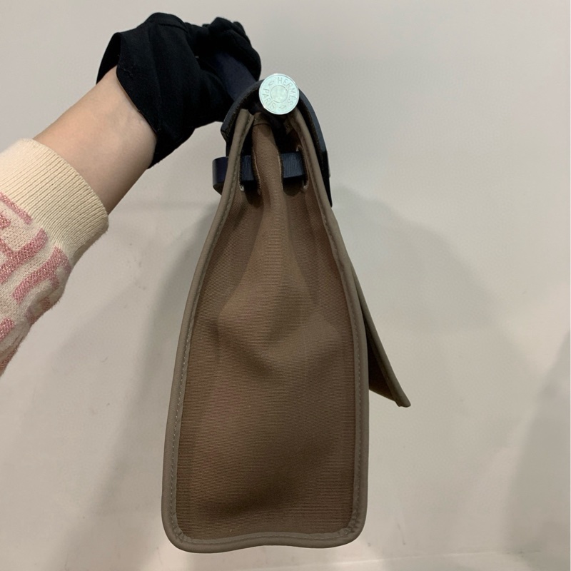 Hermes愛馬仕 herbag31 熱門風衣灰配色 熱門經典款 男女可背 福利價。-3