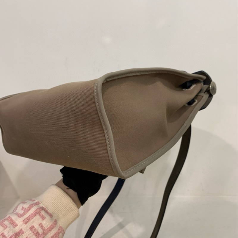 Hermes愛馬仕 herbag31 熱門風衣灰配色 熱門經典款 男女可背 福利價。-7