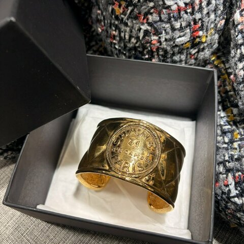 CHANEL 格紋寬版手環 金色