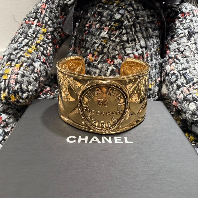 CHANEL 格紋寬版手環 金色-1