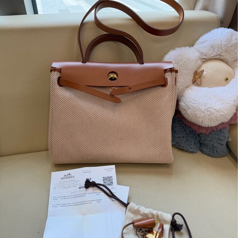 愛馬仕/hermes金棕華夫格帆布金扣Herbag31 鑰匙鎖 票，原始成色好。