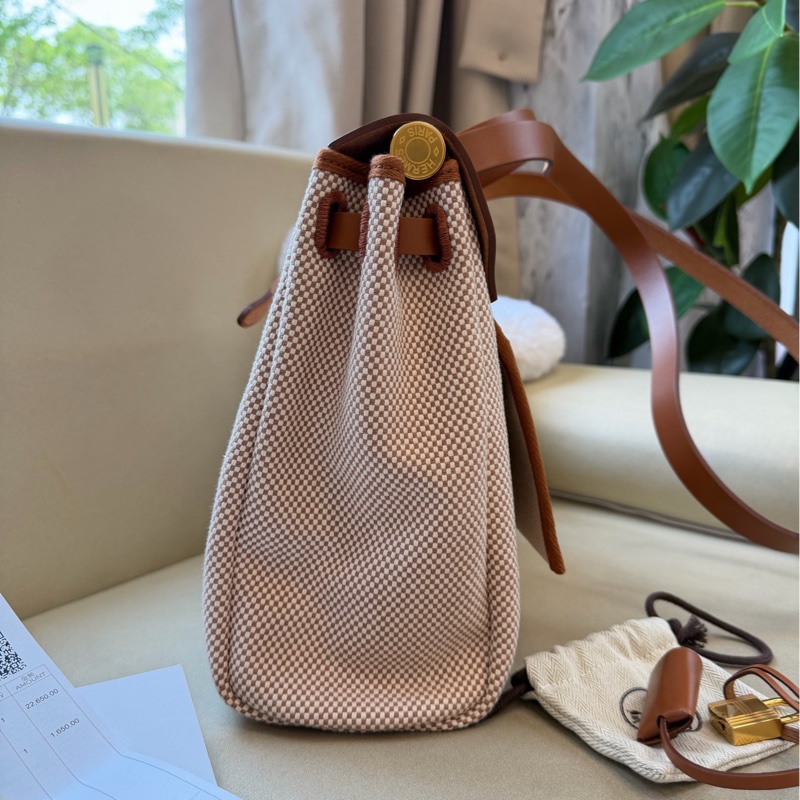 愛馬仕/hermes金棕華夫格帆布金扣Herbag31 鑰匙鎖 票,原始成色好。-3