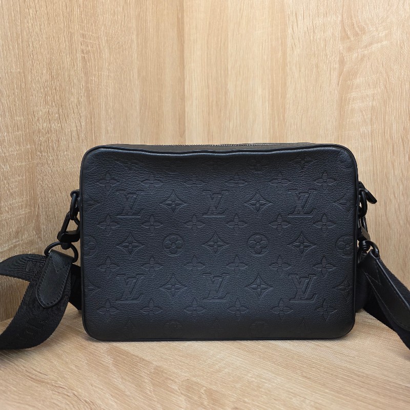 [超有型個性款🥰現省3萬] LV黑牛皮壓紋黑釦Trio三合一肩斜背包-2