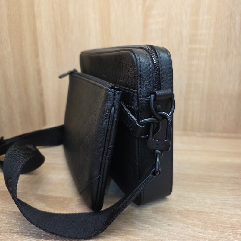 [超有型個性款🥰現省3萬] LV黑牛皮壓紋黑釦Trio三合一肩斜背包-3