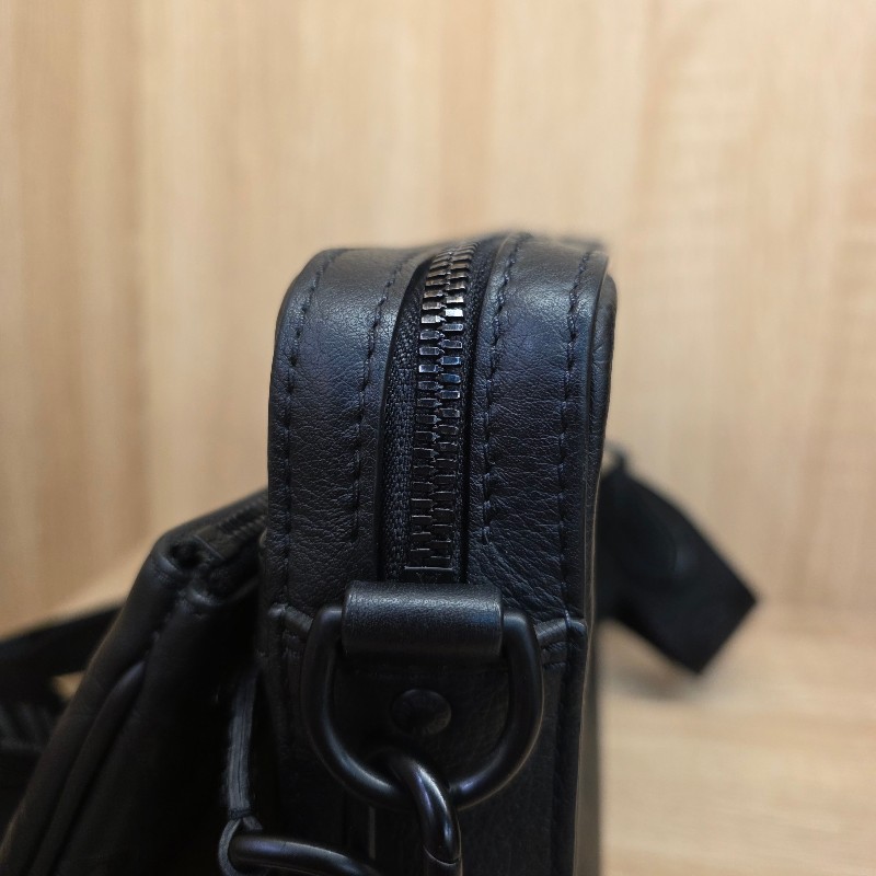 [超有型個性款🥰現省3萬] LV黑牛皮壓紋黑釦Trio三合一肩斜背包-4