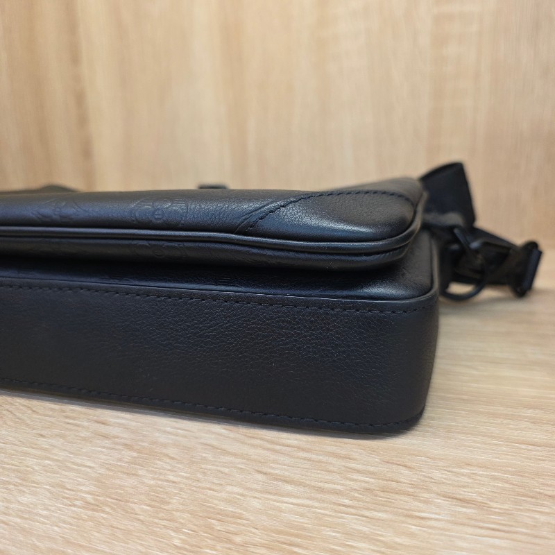 [超有型個性款🥰現省3萬] LV黑牛皮壓紋黑釦Trio三合一肩斜背包-11