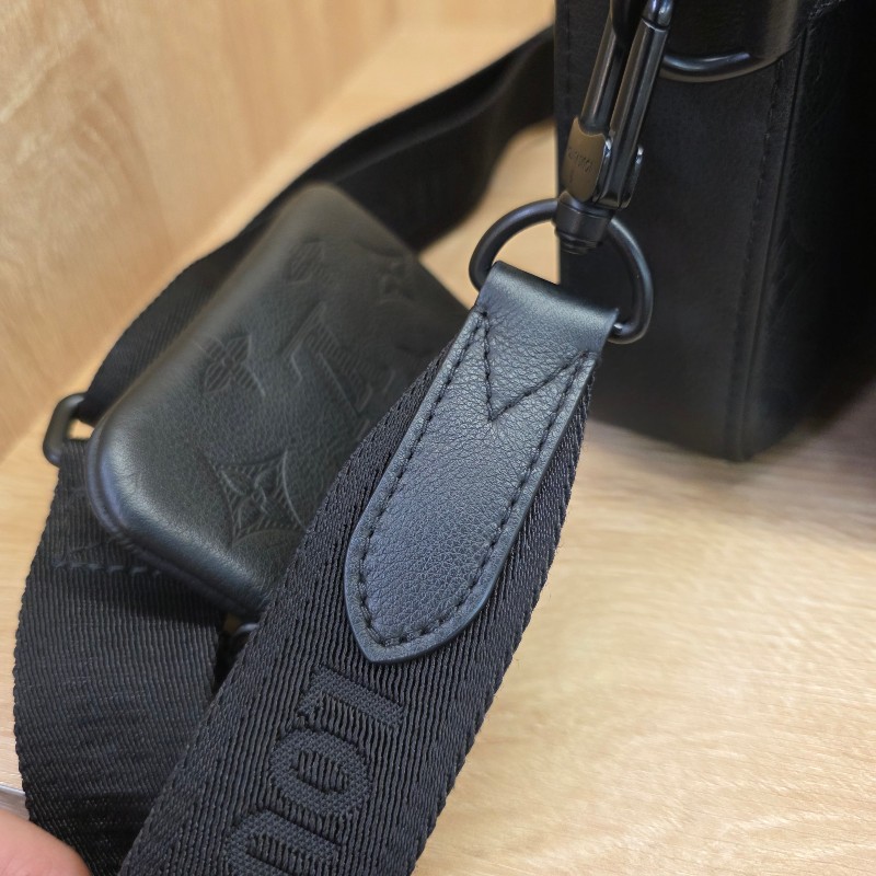 [超有型個性款🥰現省3萬] LV黑牛皮壓紋黑釦Trio三合一肩斜背包-13