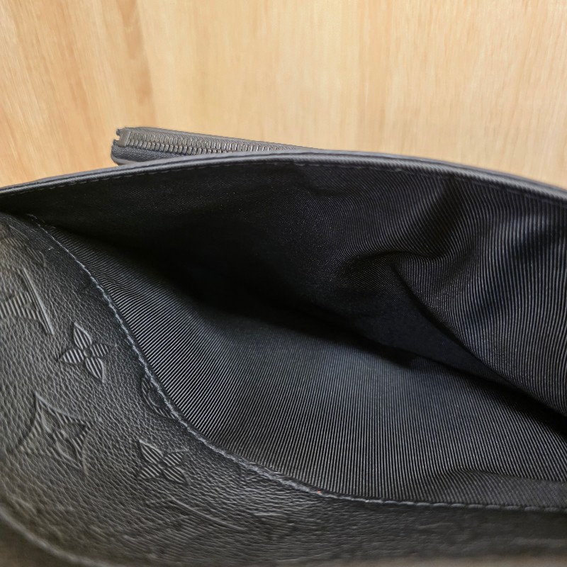 [超有型個性款🥰現省3萬] LV黑牛皮壓紋黑釦Trio三合一肩斜背包-20