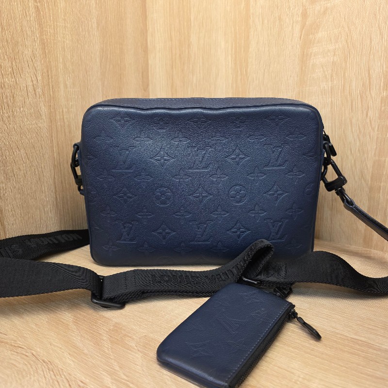 [夯款🥰現省3.5萬] LV深藍牛皮壓紋黑釦Trio三合一肩斜背包-4