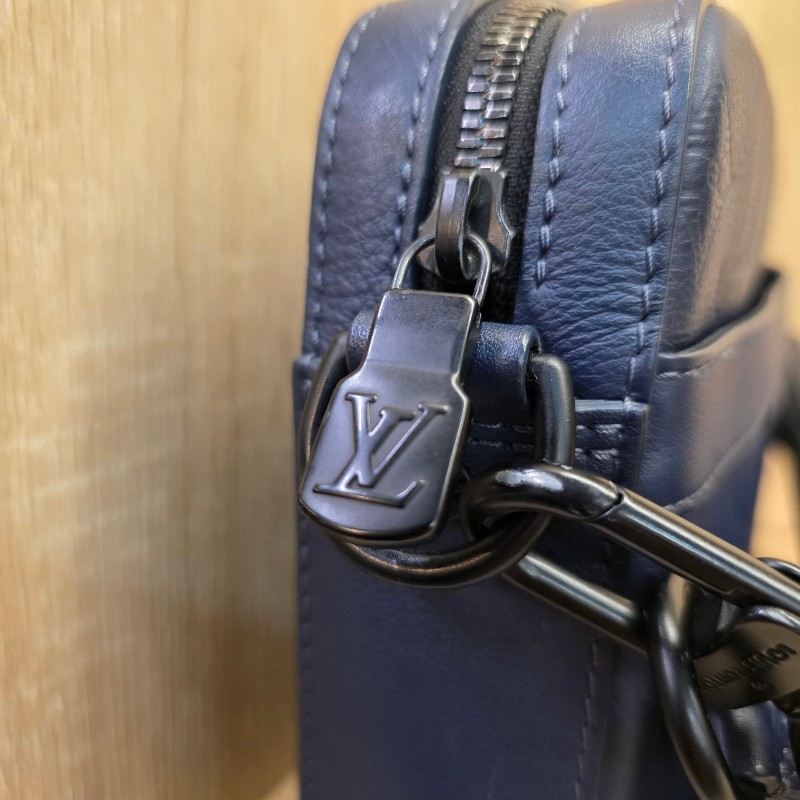 [夯款🥰現省3.5萬] LV深藍牛皮壓紋黑釦Trio三合一肩斜背包-24