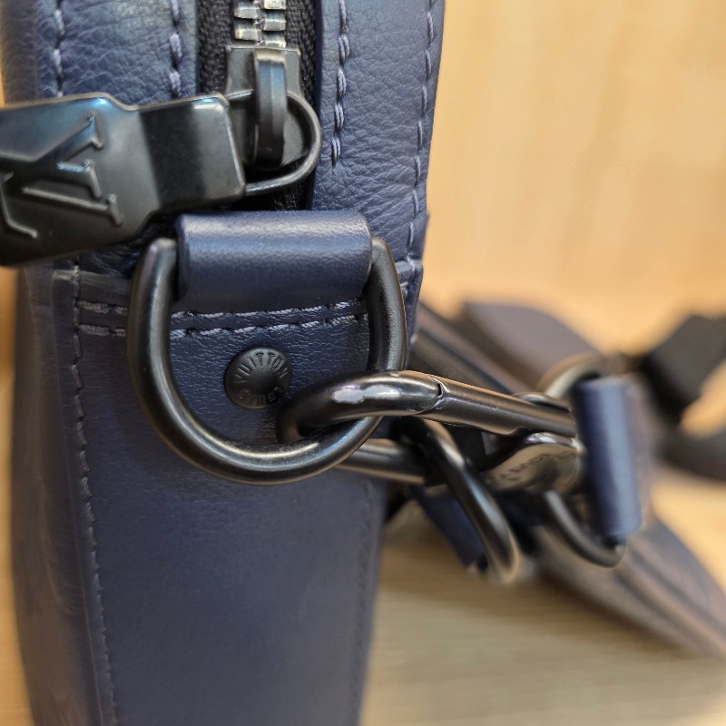 [夯款🥰現省3.5萬] LV深藍牛皮壓紋黑釦Trio三合一肩斜背包-25