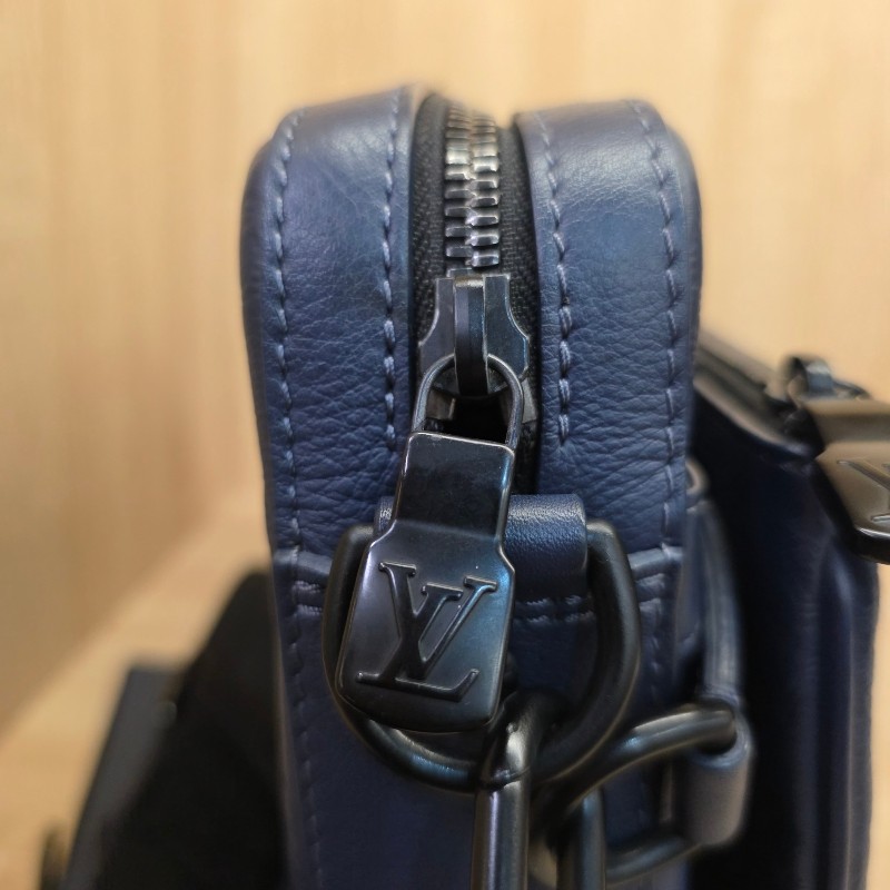 [夯款🥰現省3.5萬] LV深藍牛皮壓紋黑釦Trio三合一肩斜背包-27