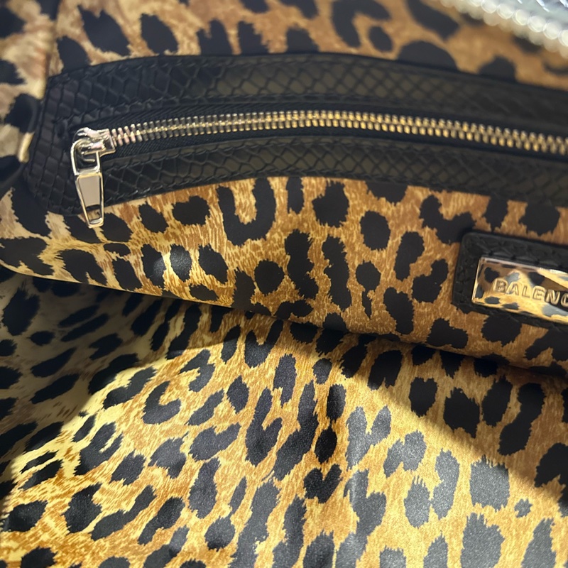 Balenciaga Essex Hobo Bag-10