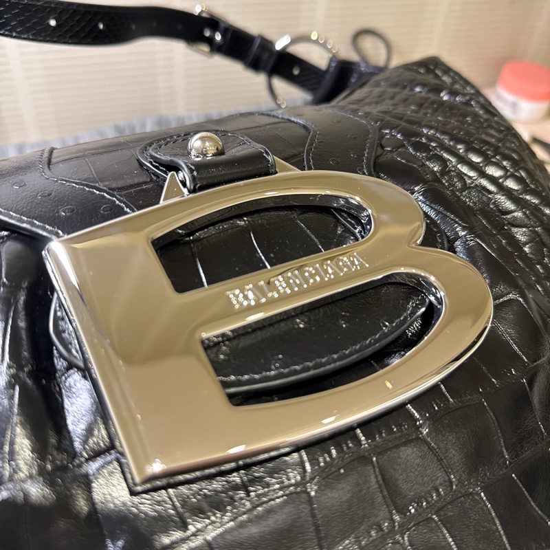 Balenciaga Essex Hobo Bag-11