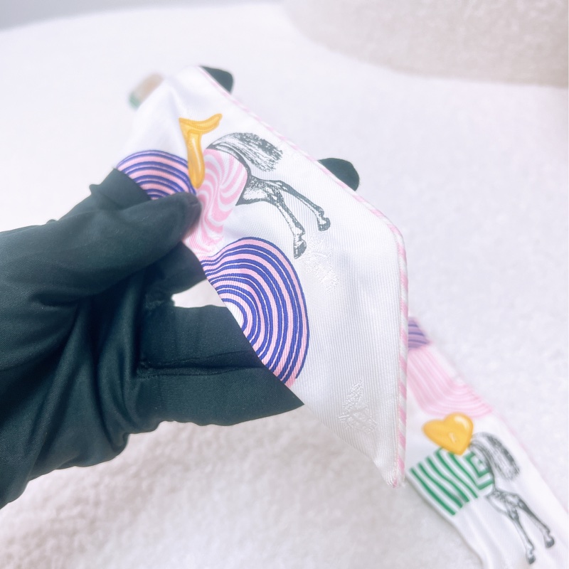 Hermes garde-robe pop 白色包包絲巾-5