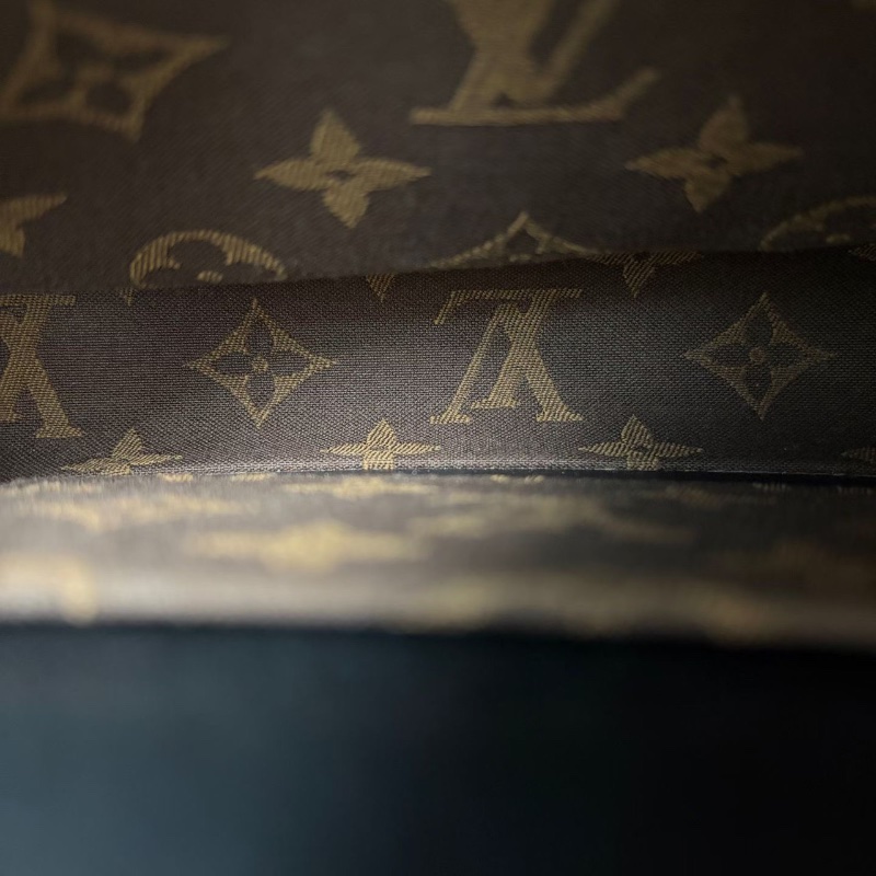 Lv秀款Swing黑色郵差包  芯片款 黑色 金扣 22*14*4 98新配件肩帶塵袋-2