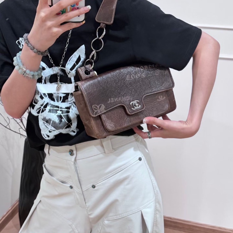 Chanel塗鴉仿舊肩背腋下包 棕色 銀扣 牛皮25*16*7 98新配件塵袋-0