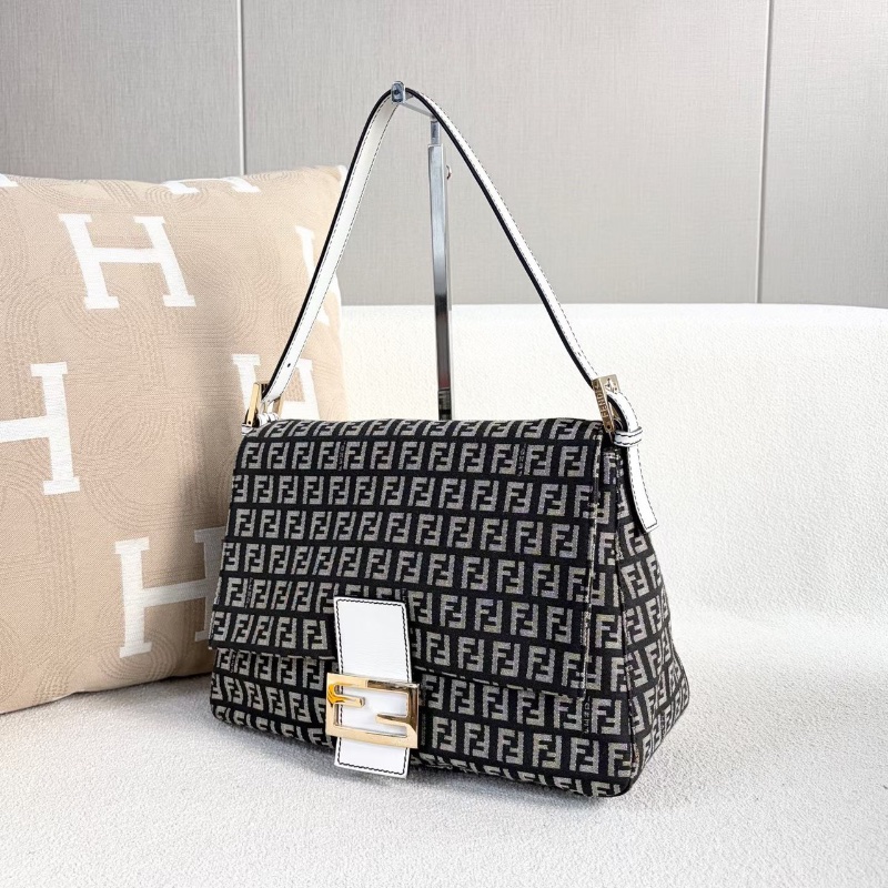 Fendi老花帆布腋下包  29*20*12 98新配件保卡 塵袋-4