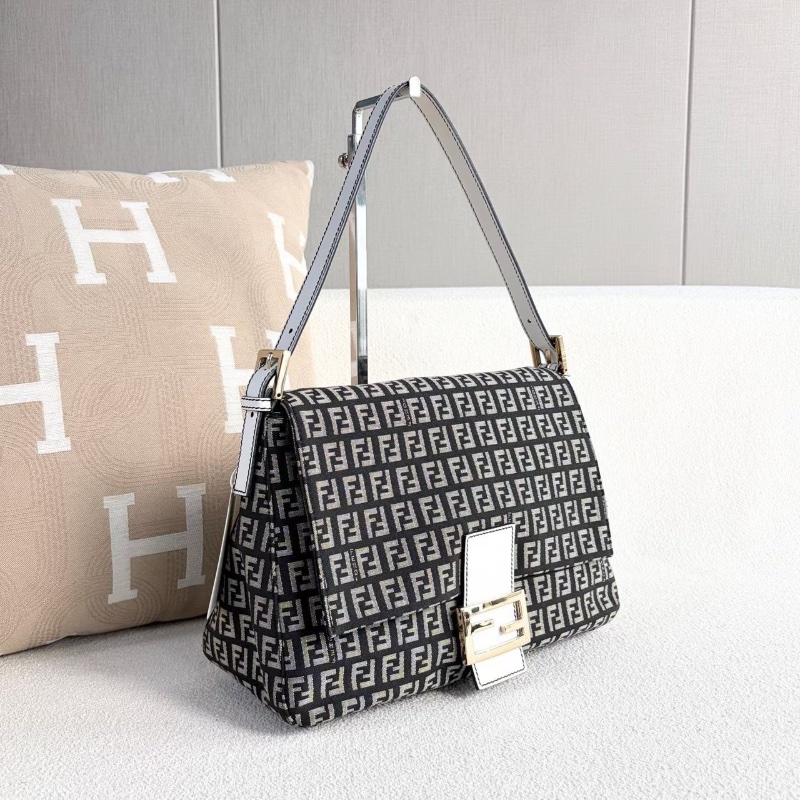 Fendi老花帆布腋下包  29*20*12 98新配件保卡 塵袋-6