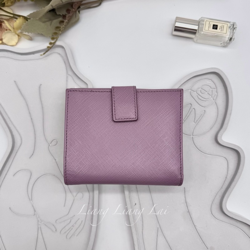 Salvatore Ferragamo Gancini 扣式粉紫色短夾-1