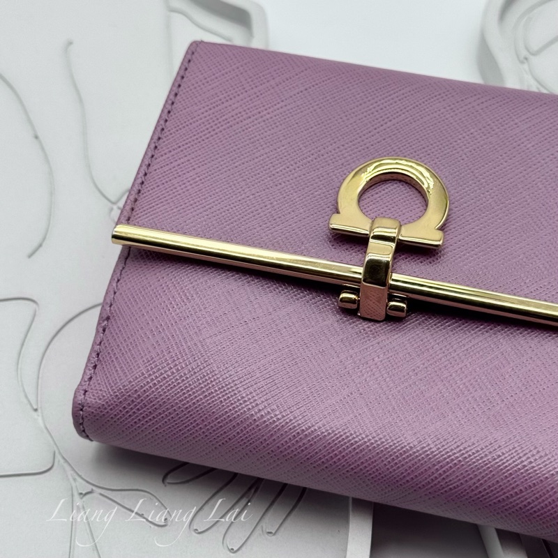 Salvatore Ferragamo Gancini 扣式粉紫色短夾-4
