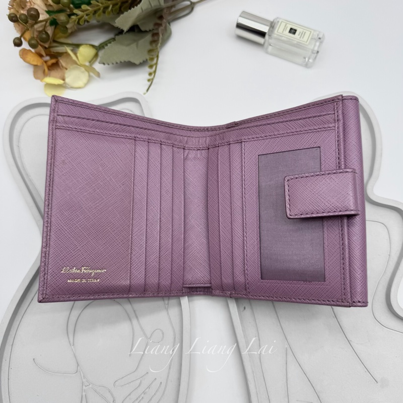 Salvatore Ferragamo Gancini 扣式粉紫色短夾-5