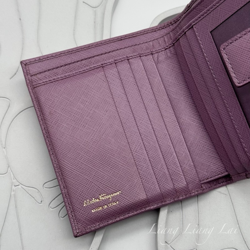 Salvatore Ferragamo Gancini 扣式粉紫色短夾-6