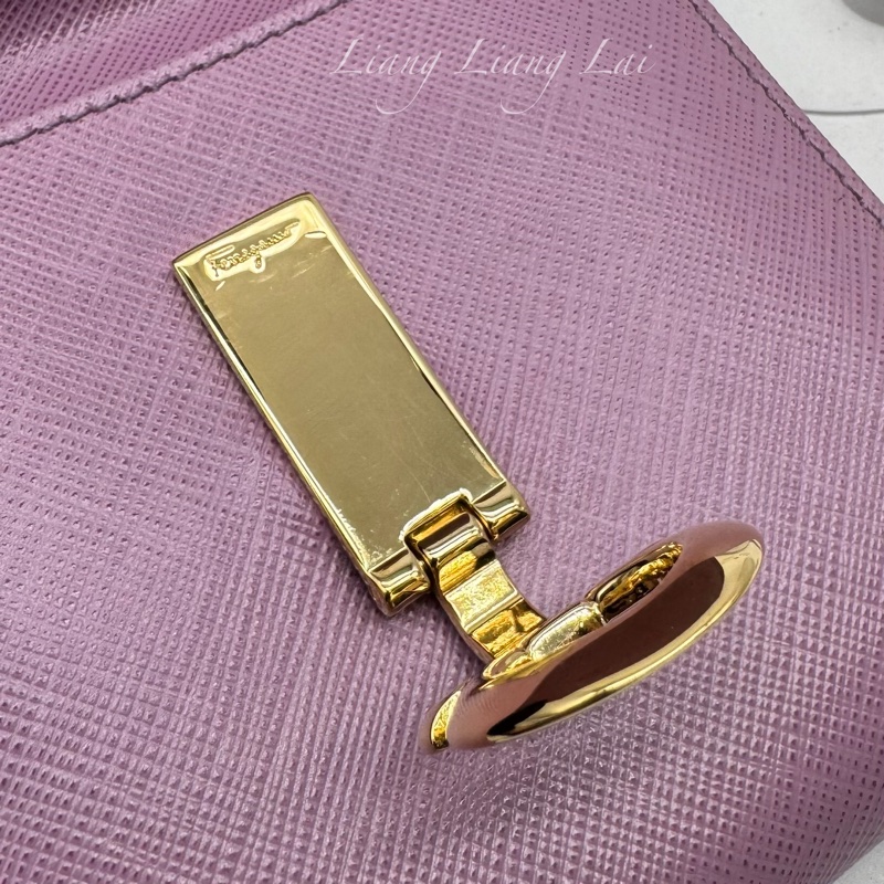 Salvatore Ferragamo Gancini 扣式粉紫色短夾-13