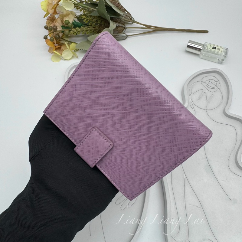 Salvatore Ferragamo Gancini 扣式粉紫色短夾-17