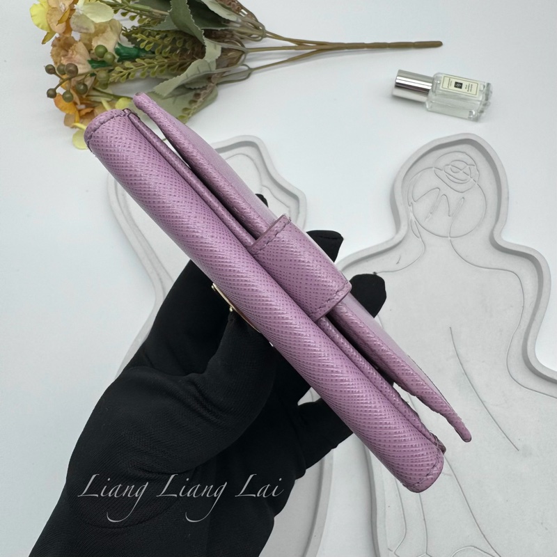 Salvatore Ferragamo Gancini 扣式粉紫色短夾-18