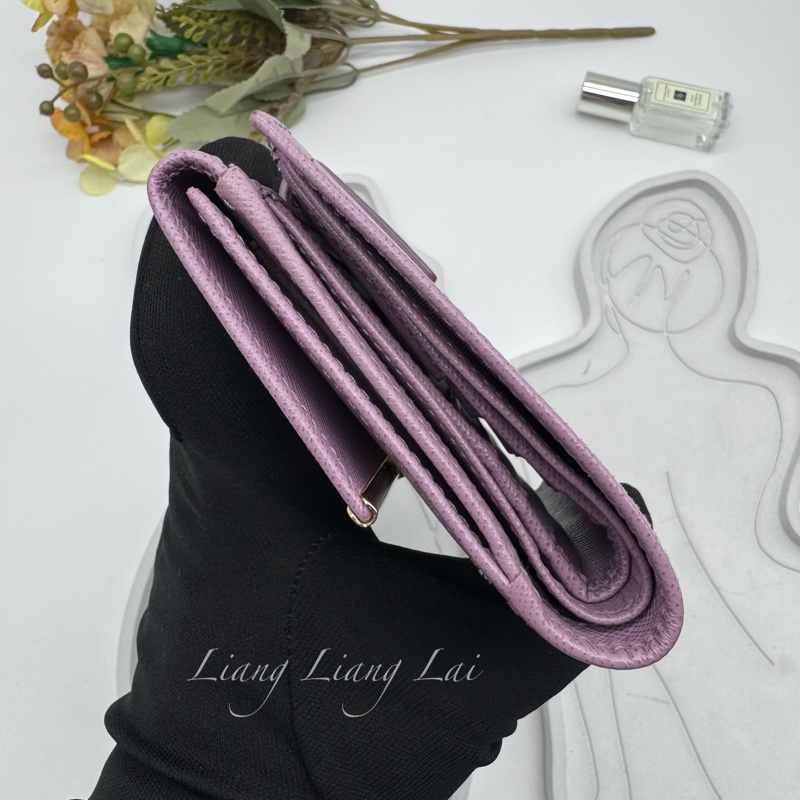 Salvatore Ferragamo Gancini 扣式粉紫色短夾-21