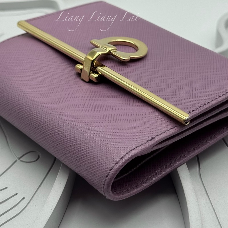 Salvatore Ferragamo Gancini 扣式粉紫色短夾-24