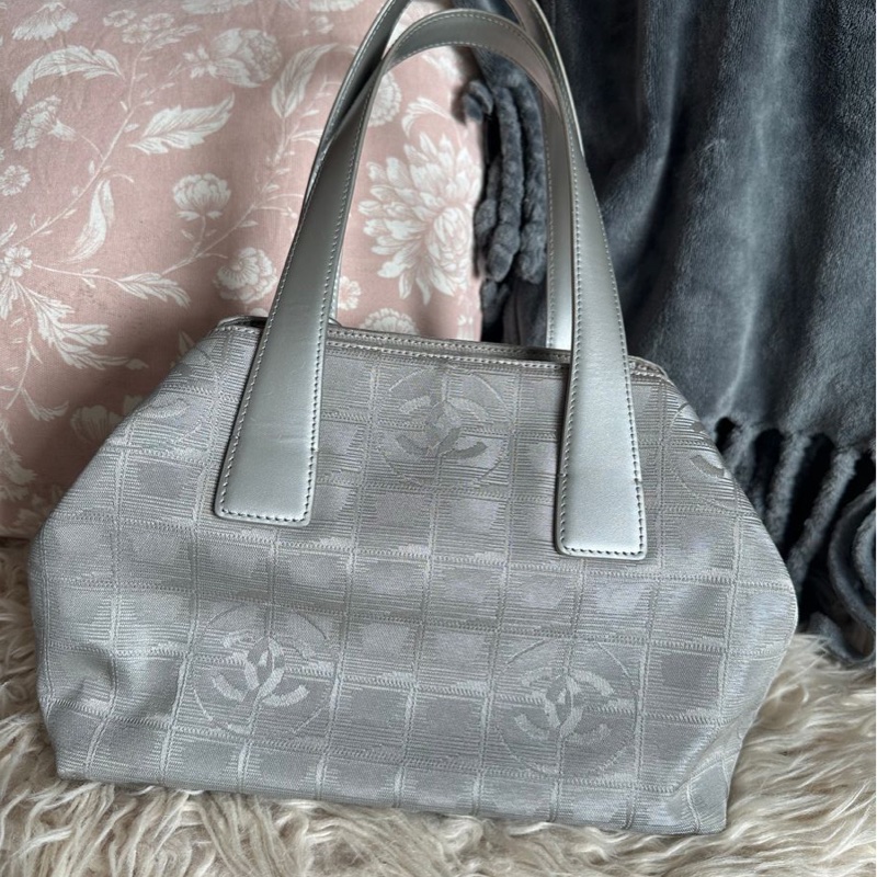 香奈兒 中古包 冰格 銀色手提托特包 黑銀 皮革包 二手古董包 腋下包 小包 古董 中古二手Chanel bag silver travel line bag-16