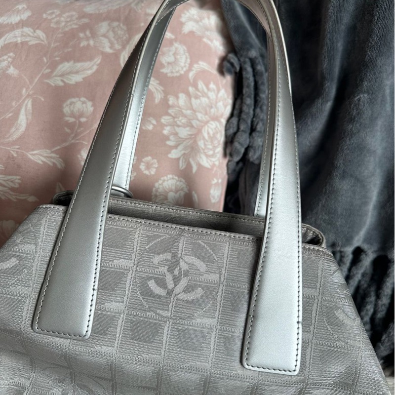 香奈兒 中古包 冰格 銀色手提托特包 黑銀 皮革包 二手古董包 腋下包 小包 古董 中古二手Chanel bag silver travel line bag-17